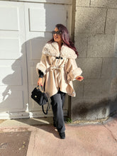 Charger l&#39;image dans la galerie, Manteau cape fourrure beige NÉLYA (36 au 46)