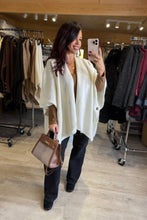 Charger l&#39;image dans la galerie, Gilet cape écru ISOLA (36 au 52)