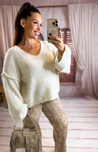 Charger l'image dans la galerie, Maxi pull tout doux col en v blanc cassé LIV (36 au 44)