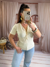 Charger l'image dans la galerie, T-shirt beige torsadé PAULINE (34 au 40)