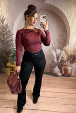 Charger l'image dans la galerie, Body drapé à manches longues avec boucle  ornementale bordeaux SIRINE (34 au 38)