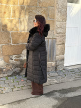 Charger l&#39;image dans la galerie, Longue doudoune noir capuche fourrure LEANNA (36 au 48 )