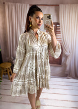 Charger l'image dans la galerie, Robe loose motif bandana beige HELENA (36 au 46)