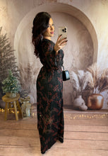 Charger l&#39;image dans la galerie, Robe longue noir motif fleurs rouge LUMI (40 au 48)