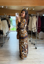 Charger l&#39;image dans la galerie, Robe longue motif bleu, camel , chocolat SANDRA (40 au 48)
