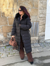 Charger l&#39;image dans la galerie, Longue doudoune noir capuche fourrure LEANNA (36 au 48 )