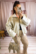 Charger l'image dans la galerie, Veste loose en suédine beige KATRINA (36 au 46)