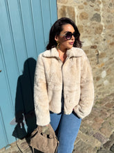 Charger l&#39;image dans la galerie, Manteau fourrure synthétique beige IRINA (34 au 42)