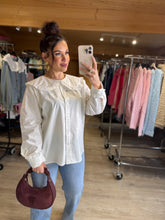 Charger l'image dans la galerie, Chemise uni, col Claudine blanche YULIA (34 au 48)