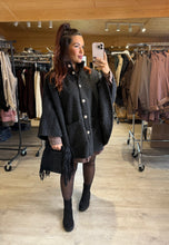 Charger l&#39;image dans la galerie, Poncho noir KAMILA (36 au 50)