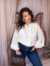 Charger l'image dans la galerie, Chemise dentelle écru AVA (36 au 48)