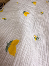 Charger l'image dans la galerie, Robe coupe droite gaz de coton motif citron YOUNA (40 au 48)