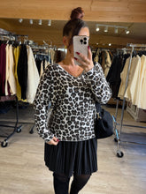 Charger l&#39;image dans la galerie, Pull fin léopard écru CLARA (36 au 48)