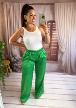 Charger l'image dans la galerie, Pantalon satiné vert léopard EILIE (34 au 38)