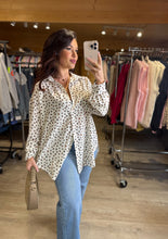 Charger l'image dans la galerie, Chemise large coeur couleur café MARIA (40 au 48)