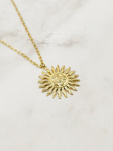 Charger l&#39;image dans la galerie, Collier chaîne doré grand soleil ☀️