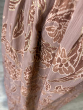 Charger l&#39;image dans la galerie, Robe longue taupe motif fleuri camel MANON (40 au 48)