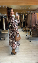 Charger l&#39;image dans la galerie, Robe longue MARWA motif écru chocolat(42 au 48)
