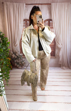 Charger l'image dans la galerie, Veste loose en suédine beige KATRINA (36 au 46)