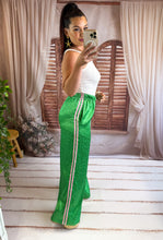 Charger l'image dans la galerie, Pantalon satiné vert léopard EILIE (34 au 38)