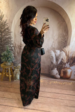 Charger l&#39;image dans la galerie, Robe longue noir motif fleurs rouge LUMI (40 au 48)