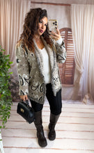 Charger l'image dans la galerie, Gilet motif bandana taupe clair HARZEL (34 au 40)