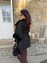 Charger l&#39;image dans la galerie, Manteau cape fourrure noir NÉLYA (36 au 46)