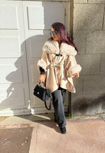 Charger l&#39;image dans la galerie, Manteau cape fourrure beige NÉLYA (36 au 46)
