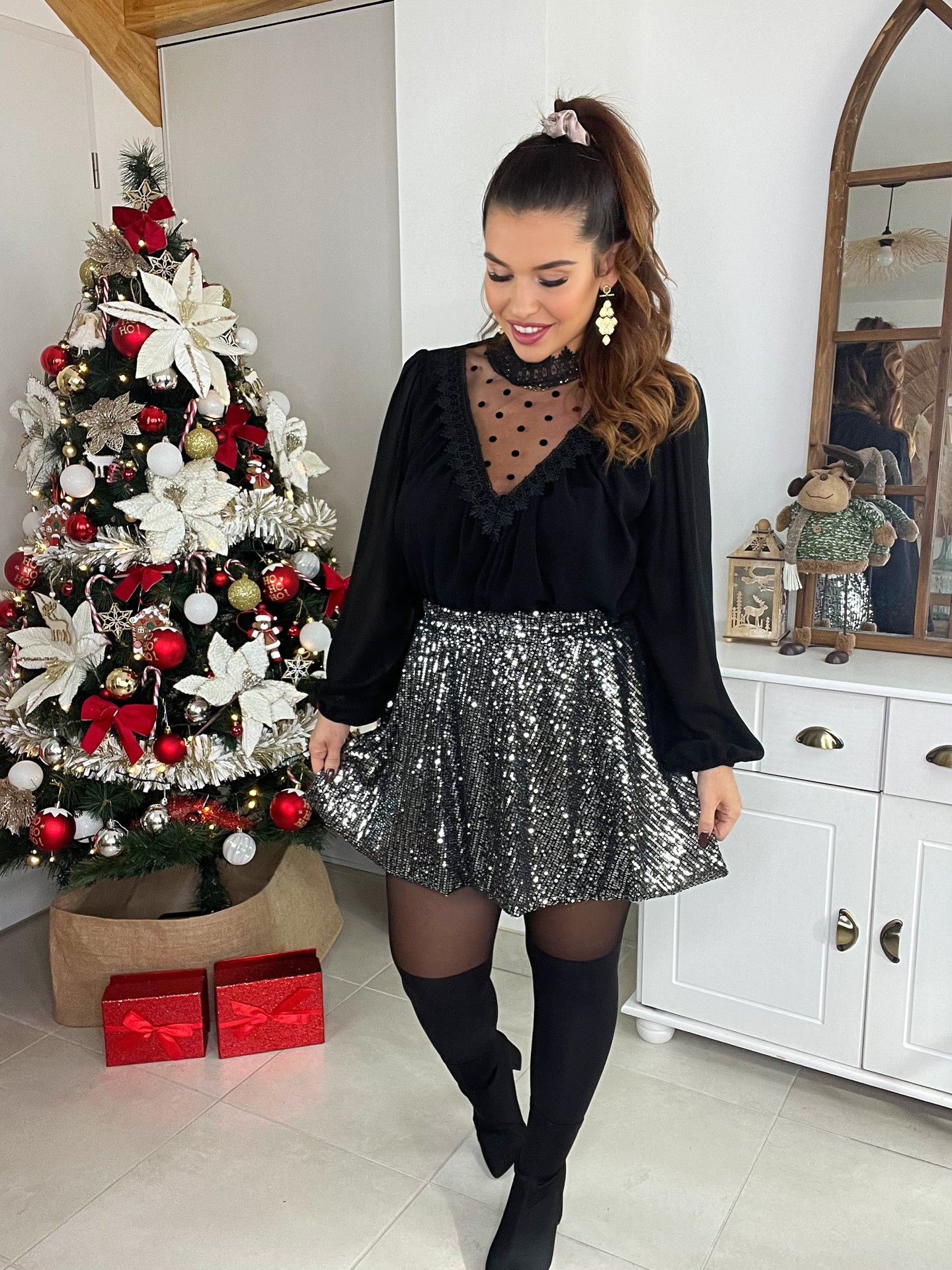 Jupe courte sequins argent ( 34 au 42 )⭐️