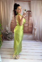 Charger l'image dans la galerie, Robe satiné verte LYA (36 au 40)