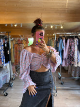 Charger l&#39;image dans la galerie, Crop top lila fleuri AMANDA