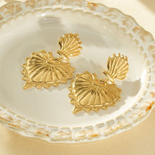 Charger l'image dans la galerie, Boucles d'oreilles dorées pendantes grand cœur bombé texturé