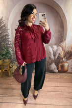 Charger l&#39;image dans la galerie, Top plissé manche dentelle bordeaux AMANDA (36 au 46)