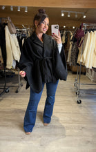 Charger l&#39;image dans la galerie, Cape avec ceinture noir SOPHIE (36 au 44)