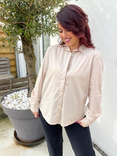 Charger l&#39;image dans la galerie, Chemise beige Alya ( taille 36 au 42 )