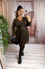Charger l'image dans la galerie, Robe plissée coupe droite chocolat JUSTINE (40 au 48)