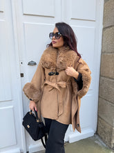 Charger l&#39;image dans la galerie, Manteau cape fourrure camel NÉLYA (36 au 46)