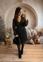 Charger l&#39;image dans la galerie, Robe courte noir liseré pailleté MAÉLYS (36 au 48)⭐️