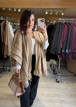 Charger l&#39;image dans la galerie, Poncho motif torsade beige LIORA (36 au 52)