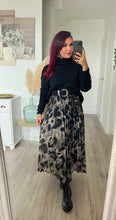 Charger l&#39;image dans la galerie, Jupe longue plissée léopard kaki GABY  ( 36 au 46 )