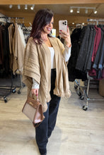 Charger l&#39;image dans la galerie, Poncho motif torsade beige LIORA (36 au 52)
