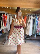 Charger l&#39;image dans la galerie, Robe courte fleuri rose MAELIE ( reste la taille 46 et 48 )